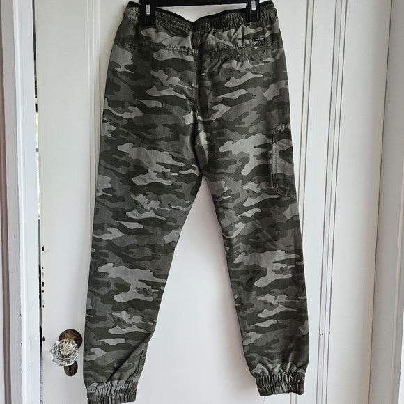 Joe's Boys the lightweight Camo Pants - Picture 2 of 15